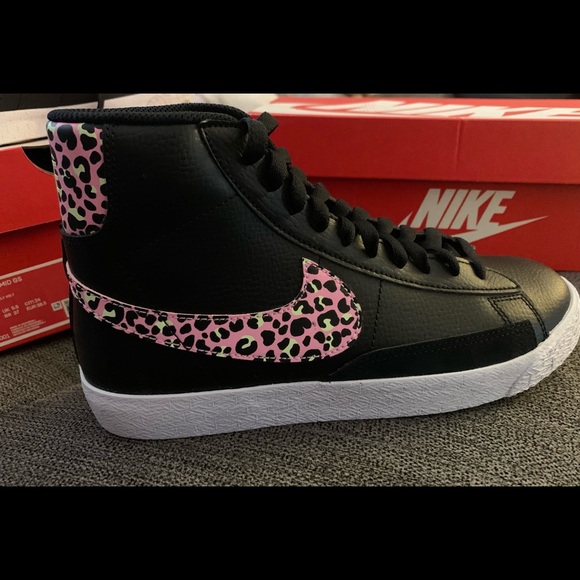 Nike Blazer Mid GS Black and Pink. - Picture 5 of 8